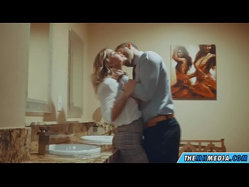 ❤️ Kiam belplena blondulo delogas vin en publika necesejo ❤❌ Kvalita sekso ĉe ni % eo.niceporn.ru% ☑